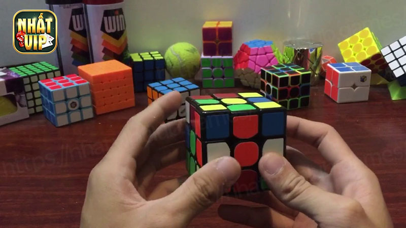 Giới thiệu về trò chơi xoay Rubik